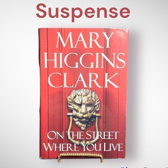 🦄 On The Street Where You Live by Mary Higgins Clark - Picture 1 of 6